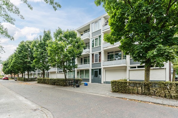 De makelaar denkt met je mee en staat altijd voor je klaar met vragen die je hebt